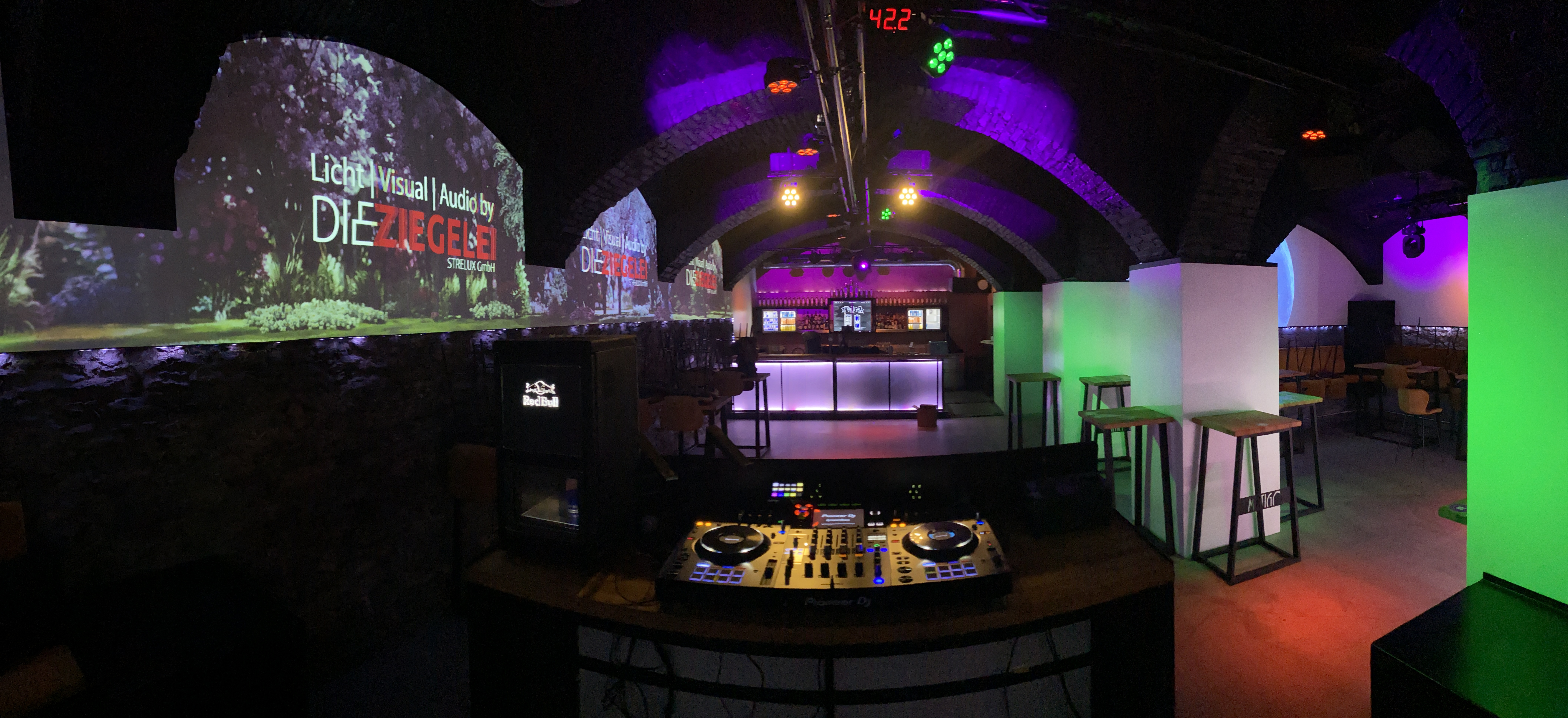 Matigo in Klagenfurt: Technische Installation mit Beschallung, Licht und Livevisuals