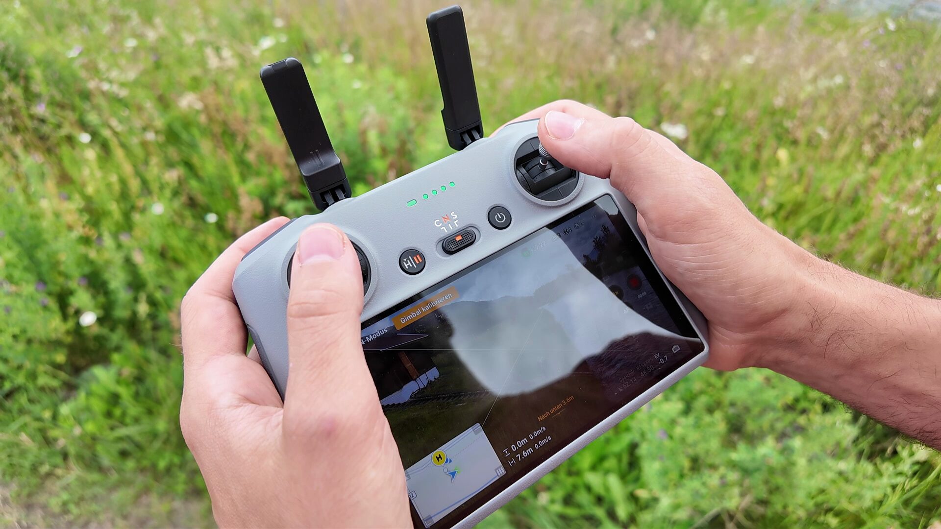 DJI-Drohnen-Controller im Einsatz für Luftaufnahmen