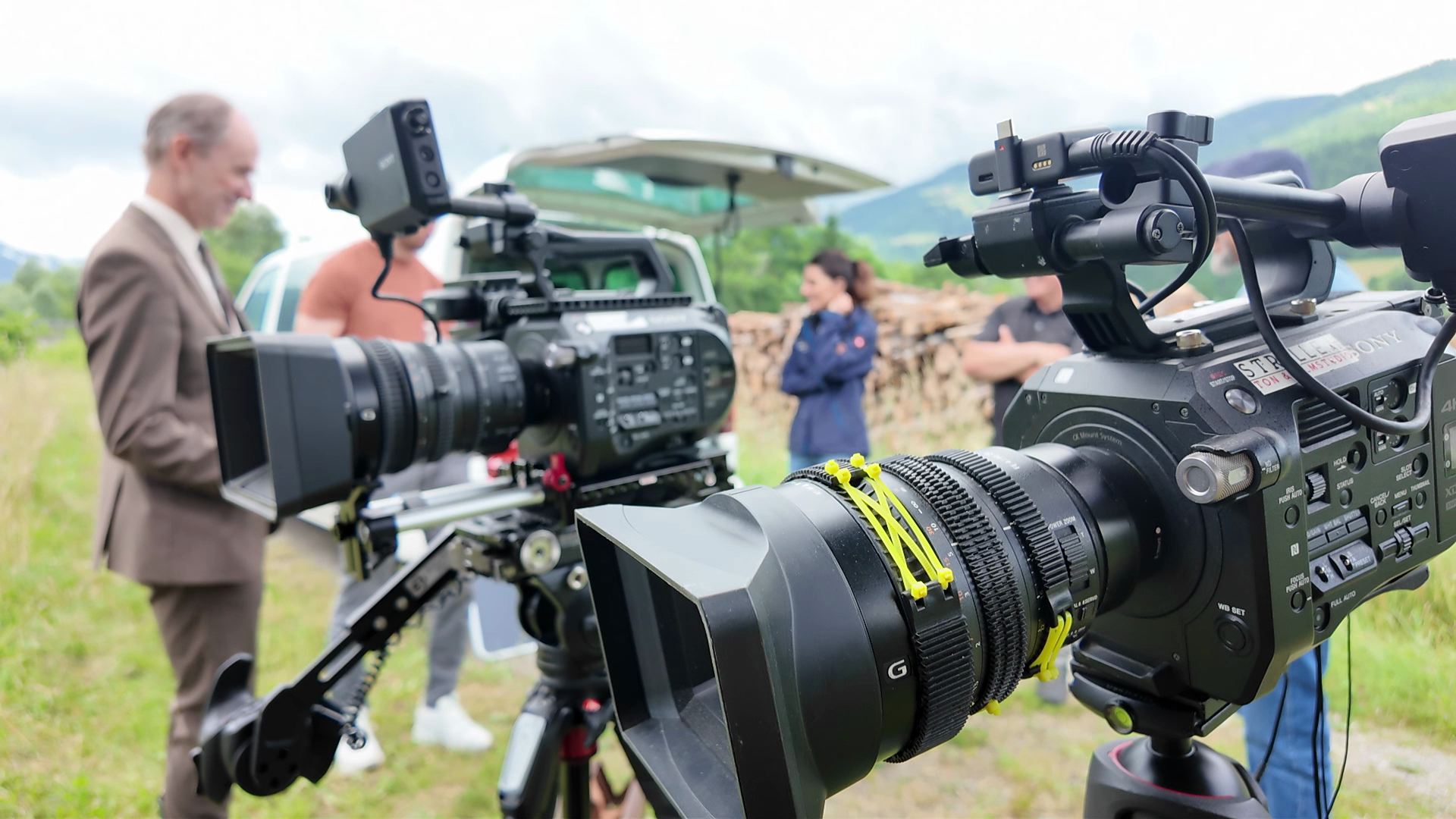 Setup mit zwei Sony FS7 Kameras, Helfried im Hintergrund